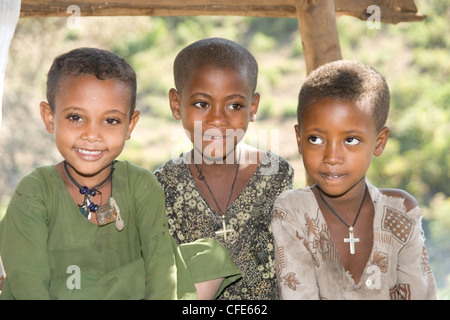 Äthiopische Mädchen bei einem Kaffee stall nur Abve Tis Isat Blue Nile fällt in der Nähe von Bahir Dar in Äthiopien Stockfoto