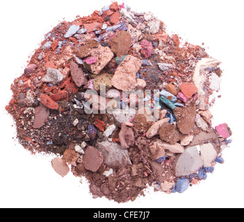 gemischte zerkleinerte Eyeshadows isoliert auf weißem Hintergrund Stockfoto