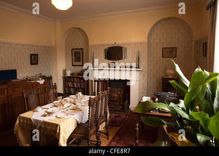 Großbritannien, England, Yorkshire, Thirsk, Kirkgate, James Herriots Chirurgie, der Esstisch set für eine Mahlzeit Stockfoto