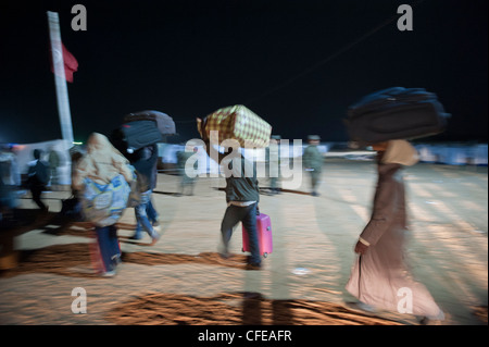 Die Flüchtlinge entkommen Libiya der Konflikt 2011 an der Choucha Flüchtlingslager in Tunesien gestrandet. Stockfoto