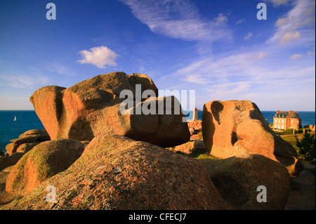 Leuchtturm Ploumanach Cote De Granit Rose Cotes-dÕArmor Bretagne Frankreich Stockfoto