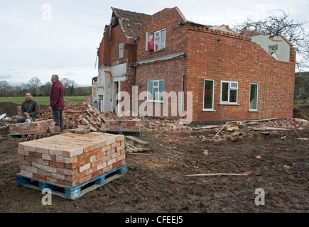 Aufgearbeiteten Ziegel vor dem Abriss der Colemans Hill Farm Mickleton Chipping Campden UK Stockfoto