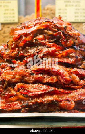 Bakkwa, ist ein chinesisches salzig-süßen Trockenfleisch Produkt ähnlich ruckelt, Foto aufgenommen im Chinatown von Kuala Lumpur. Stockfoto