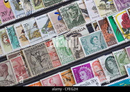 Australische Briefmarken in einem Album Briefmarkensammlung Stockfoto