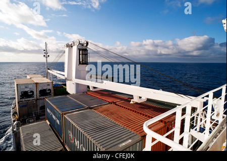 Containerladung auf einem Schiff, der RMS St. Helena von St. Helena im Südatlantik nach Kapstadt in Südafrika reisen Stockfoto