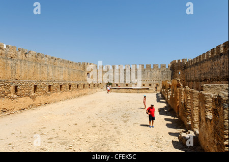 Blick auf die venezianische Festung von Frangokastello an der Südküste von Kreta in der Provinz von Chania. Stockfoto