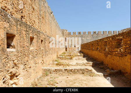 Blick auf die venezianische Festung von Frangokastello an der Südküste von Kreta in der Provinz von Chania. Stockfoto