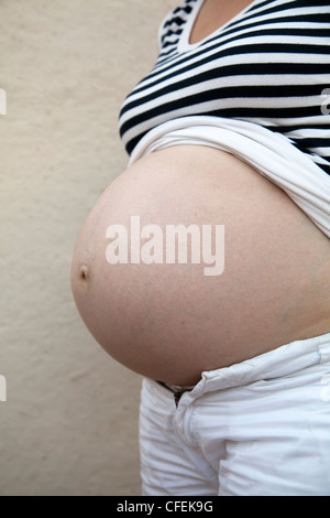 Frau schwanger Bauch Stockfoto