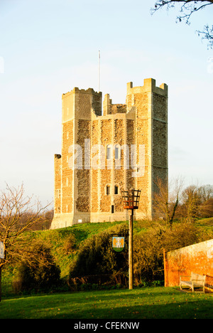 Orford Castle ist eine Burg im Dorf Orford, der Bergfried steht immer noch unter die Erde bedeckt bleibt, Suffolk, England, Stockfoto