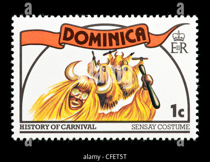 Briefmarke von Dominica Darstellung eine Sensay Kostüm für den Karneval. Stockfoto