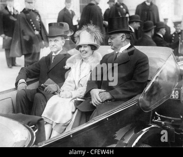 Präsident Coolidge, Mrs Coolidge und Senator Curtis auf dem Weg zum Kapitol, ca. 1925 Stockfoto