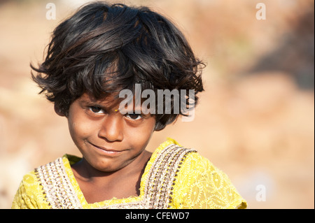 Lächelndes Mädchen glücklich ländlichen Indianerdorf. Andhra Pradesh, Indien Stockfoto