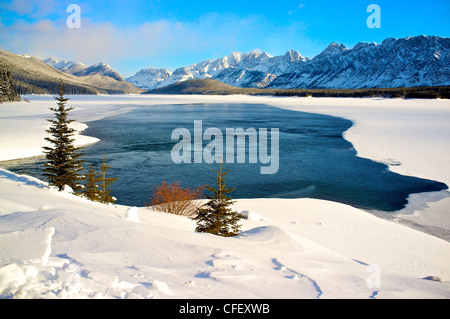 Kananaskis Obersee im winter Stockfoto