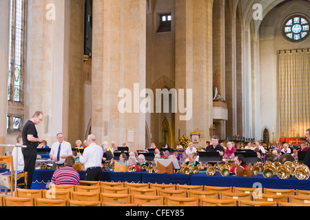Innenraum der Kathedrale-Kirche des Heiligen Geistes, Guildford Cathedral, Guildford, Surrey, England, Vereinigtes Königreich Stockfoto