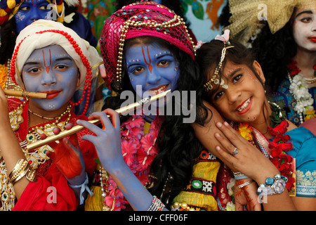 Kinder auf Janmashtami Festival am Bhaktivedanta Manor ISKCON (Hare Krishna) Tempel, Watford, Hertfordshire, England, UK Stockfoto