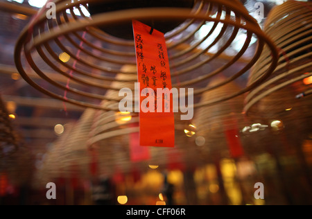 Weihrauch Spulen in Haupthalle, Man Mo Tempel, Hong Kong, China, Asien Stockfoto