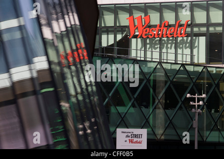 Architektur und Design des Westfield City shopping Center in Stratford, Heimat der Olympischen Spiele 2012. Stockfoto