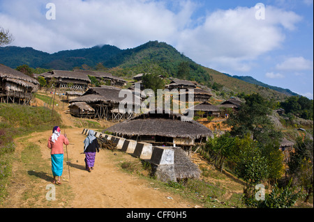 Traditionelles Dorf, Paia nahe entlang, Arunachal Pradesh, Nordost-Indien, Indien, Asien Stockfoto