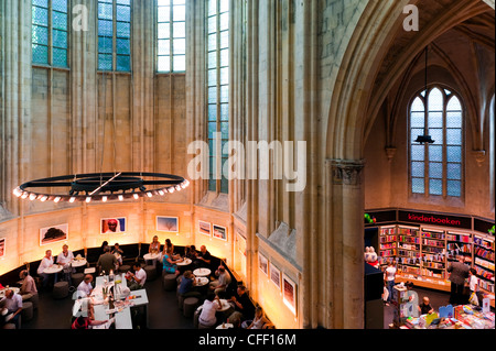 Selexyz Dominicanen Buchhandlung innerhalb der Dominicanenkerk (Dominikanerkirche), Maastricht, Limburg, Niederlande, Europa Stockfoto