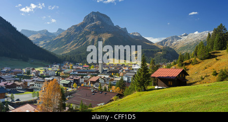 Blick auf das Dorf Omeshorn bei Lech Tal, Lech, Vorarlberg, Austria, Europe Stockfoto