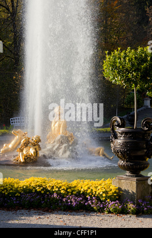 Statuen in einen Brunnen, Linderhof Schloss, Bayern, Deutschland, Europa Stockfoto