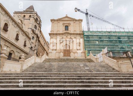 Schritten nähert sich die Chiesa di San Francesco all'Immaculata in Noto Stockfoto