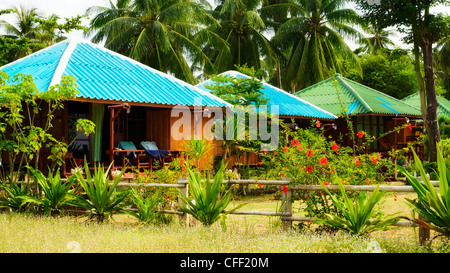 Bungalowanlage im Dschungel, Koh Lanta, Thailand Stockfoto