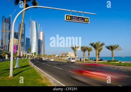 Von links nach rechts die Palm Tower, Al Bidda Tower und Burj Katar, Doha, Katar, Nahost Stockfoto