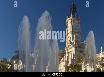 Brunnen vor dem Rathaus, setzen Sie de l'Ajuntament, Valencia, Spanien, Europa Stockfoto