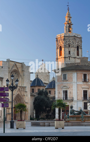 Kathedrale in den Abend, Catedral de Santa Maria de Valencia, Plaza De La Virgen, Valencia, Spanien, Europa Stockfoto