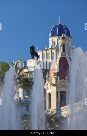 Brunnen vor dem Rathaus, setzen Sie de l'Ajuntament, Valencia, Spanien, Europa Stockfoto