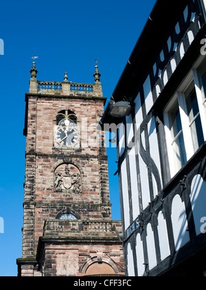 St Alkmund Kirche und Schwarzbär-Pub, Whitchurch Shropshire England UK Stockfoto