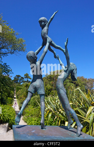 Tresco Kinder Skulptur von David Wynne, in subtropischen Gärten, Insel Tresco Isles of Scilly, England, UK Stockfoto