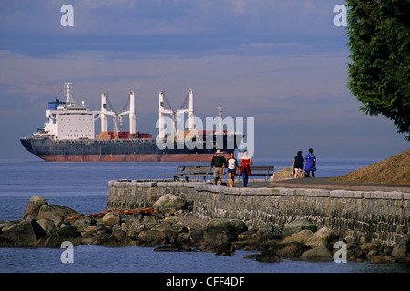 Ufermauer entlang der English Bay, Stanley Park, Vancouver, Britisch-Kolumbien, Kanada. Stockfoto