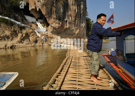 Bambus-Steg, Pak Ou Höhlen, Mekong River, nördlich von Luang Prabang, Laos Stockfoto