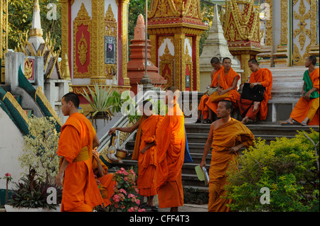 Buddhistische Mönche, Anfänger, Wat Luang, Pakse, Laos Stockfoto