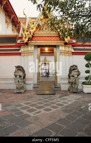 Tor im Tempel des liegenden Buddha, Wat Pho, Bangkok, Thailand, Asien Stockfoto