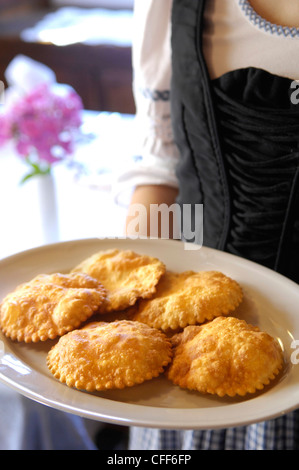 Pasteten auf einer Platte in einem Restaurant, Bruneck, Val Pusteria, Alto Adige, Südtirol, Italien, Europa Stockfoto