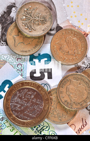 Münzen und Banknoten aus dem Vereinigten Königreich Stockfoto