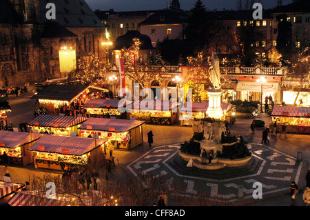 Weihnachtsmarkt am Walther-Platz, Bozen, Südtirol, Alto Adige, Italien, Europa Stockfoto