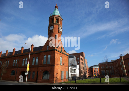 restaurierte Turmuhr an der Gaswerke Website Ormeau Road Belfast Nordirland Vereinigtes Königreich Stockfoto