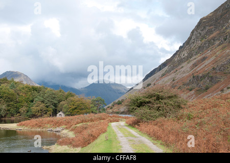 Spur führt zu der Geröllhalde auf der Seite Wastwater im Vereinigten Königreich Seenplatte Stockfoto