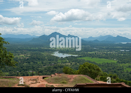 Der Blick vom Gipfel des Sigiriya Felsen auf der Insel Sri Lanka Stockfoto