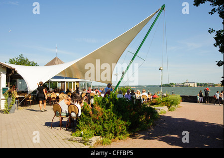 Cafe Ursula an der Uferpromenade von Helsinki, Finnland, nach Suomenlinna, ein UNESCO-Weltkulturerbe Stockfoto