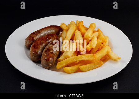 Nahaufnahme von Wurst und Pommes Frites. Ein traditionelles britisches Gericht Stockfoto