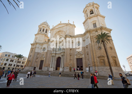 Wunderbare Kathedrale von neoklassizistischen Stil der Altstadt von Cadiz, Spanien Stockfoto