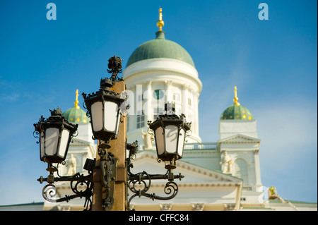 Lampen unterhalb der lutherische Kathedrale (Tuomiokirkko) in Helsinki Finnland Stockfoto