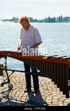 Musiker neben Eteläsatama (South Harbour)-Helsinki-Finnland Stockfoto