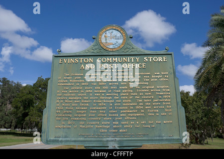 Evinston Florida historische Informationstafel beschreibt alten U.S. Post Office in der Holz und ebenso Dorfladen. Stockfoto