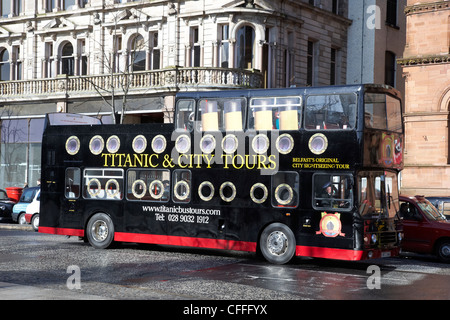 Titanic und Stadt offen Busreisen Belfast Nordirland Vereinigtes Königreich Stockfoto